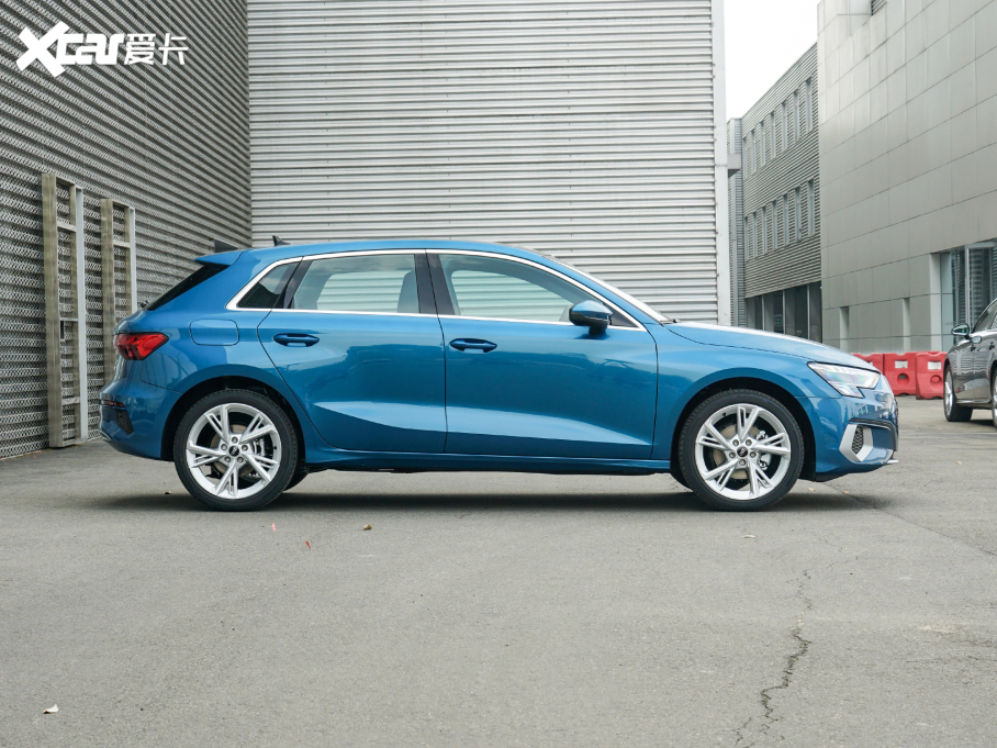 2022WA3 Sportback 35 TFSI r