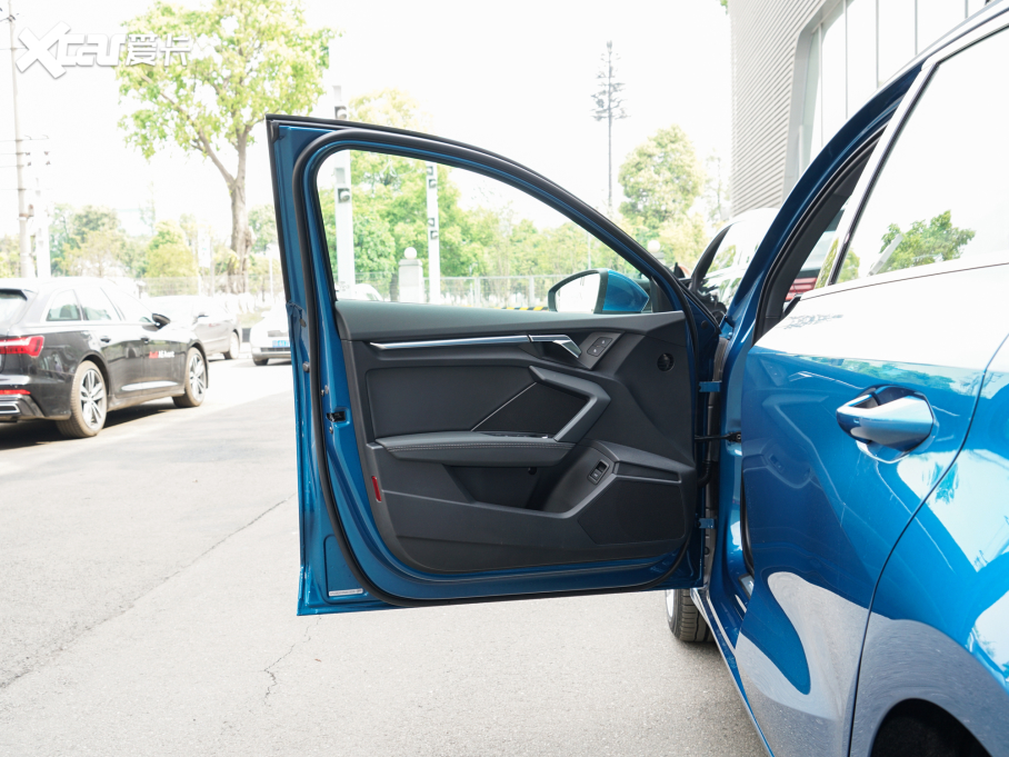 2022WA3 Sportback 35 TFSI r