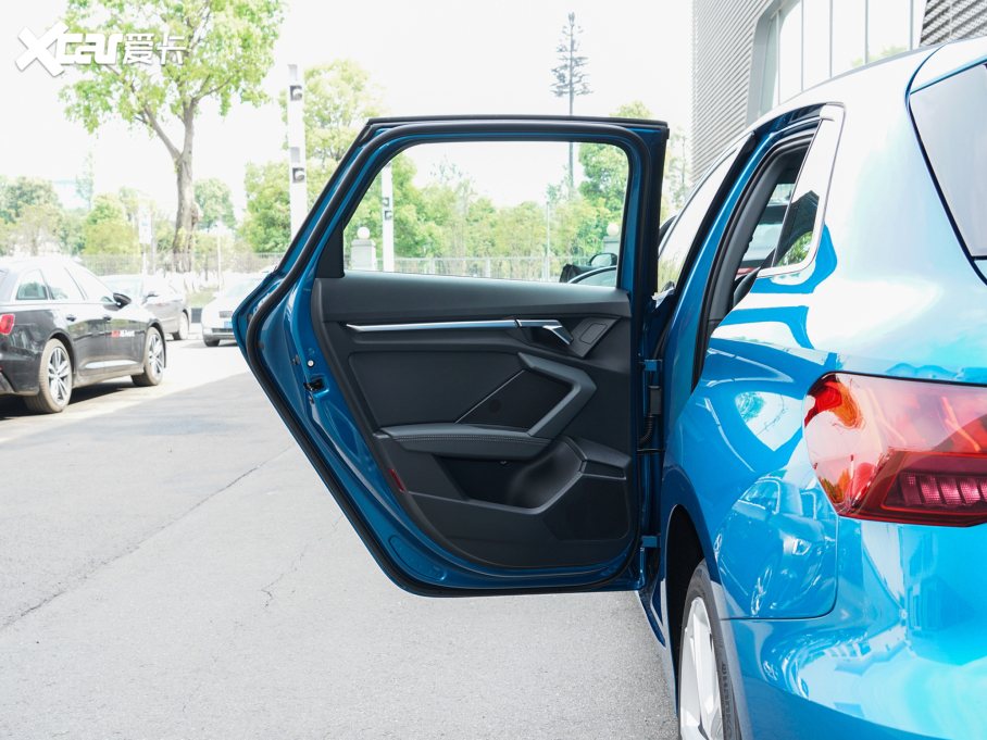 2022WA3 Sportback 35 TFSI r