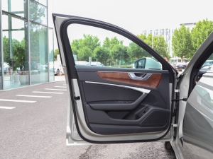 202345 TFSI quattro xӸ {λ܇T