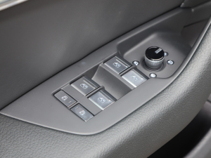 202345 TFSI quattro xӸ {܇ƅ^	