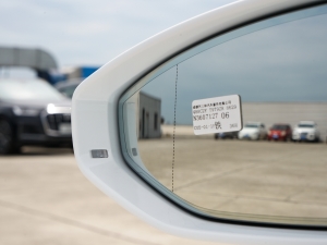 202355 TFSI quattro Ş ^