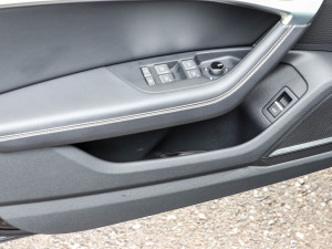 202355 TFSI quattro ŞӸ ǰTg