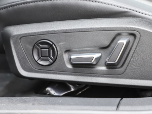 202345 TFSI quattro Ӹ {{