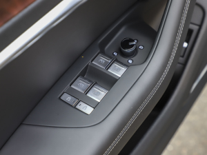 202345 TFSI quattro Ӹ {܇ƅ^	