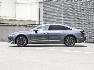 202345 TFSI quattro  ȣ