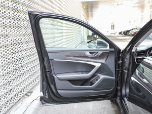 202345 TFSI quattro  {λ܇T