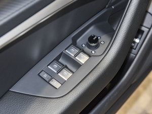 202345 TFSI x {܇ƅ^	