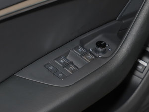 2023Ŀ 45 TFSI xӸ {܇ƅ^	