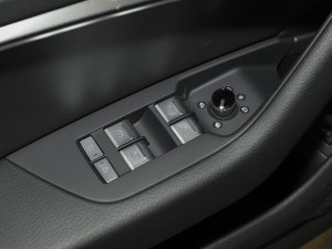 2023Ŀ 45 TFSI x {܇ƅ^(q)	