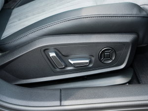 2023Ŀ 40 TFSI AӸ g