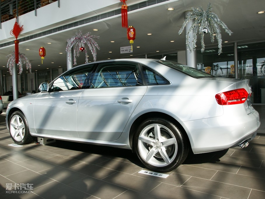 2010��W��A4L 2.0TFSI CVT�\�Ӱ�