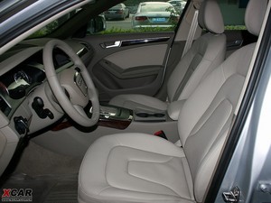 2010款2.0TFSI CVT技术版 前排空间