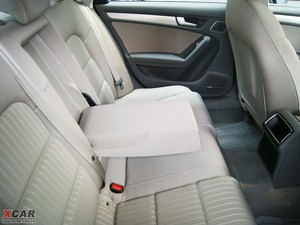 2010款2.0TFSI CVT技术版 后排中央扶手