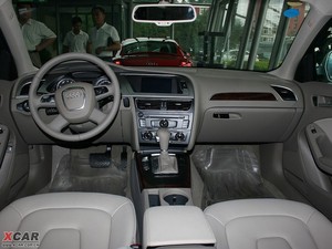 2010款2.0TFSI CVT技术版 内饰全景