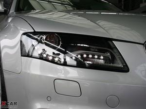 2010款2.0TFSI CVT技术版 大灯