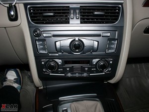 2010款2.0TFSI CVT技术版 中控台