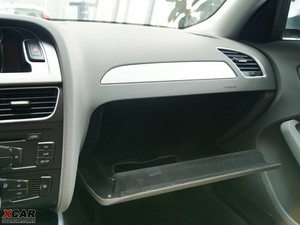2010款2.0TFSI CVT标准版 手套箱