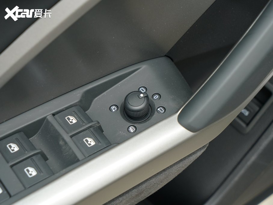 2023WQ3 45 TFSI quattro rЄӸ