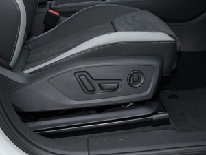 2023Ŀ 40 TFSI rЄӸ g