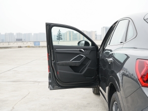 2023Ŀ 40 TFSI r {λ܇T