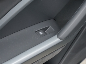 2023Ŀ 40 TFSI r ܇ƅ^