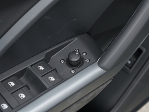 2023Ŀ 40 TFSI r п؅^