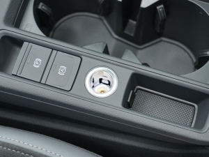 2023Ŀ 40 TFSI r п؅^