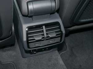 2023Ŀ 40 TFSI r п؅^