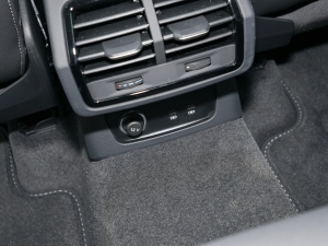 2023Ŀ 40 TFSI r п؅^