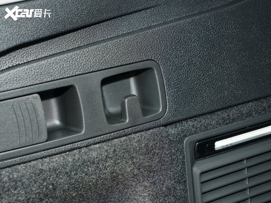 2023��W��Q5L 40T ���A������