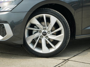 2023A3L Limousine 35 TFSI r ݆Ȧ