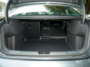 2023A3L Limousine 35 TFSI r g