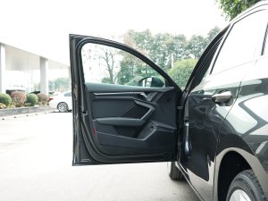 2023A(y)3L Limousine 35 TFSI r(sh) {λ܇T