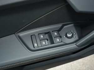 2023A(y)3L Limousine 35 TFSI r(sh) {܇ƅ^(q)	