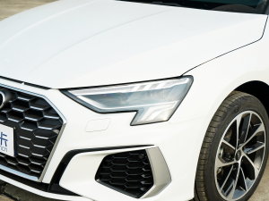 2023A3L Limousine 35 TFSI Mȡ\ 