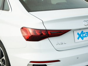 2023A3L Limousine 35 TFSI Mȡ\ β