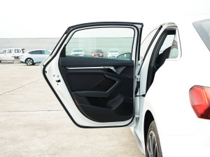 2023A(y)3L Limousine 35 TFSI M(jn)ȡ\(yn) ܇T