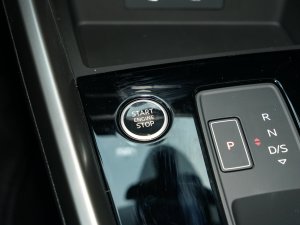 2023A3L Limousine 35 TFSI r\ п؅^