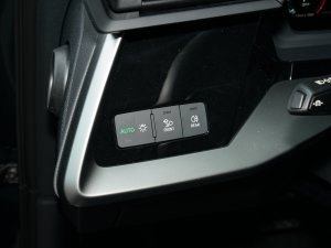 2023A3L Limousine 35 TFSI r\ п؅^