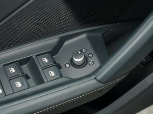 2023A3L Limousine 35 TFSI r\ п؅^