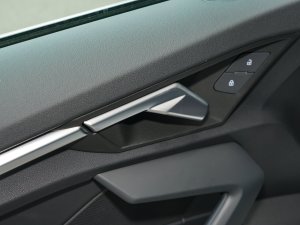 2023A3L Limousine 35 TFSI r\ п؅^