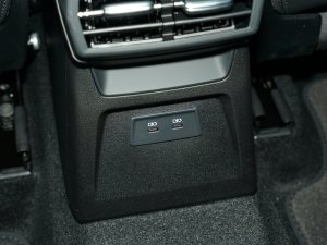 2023A3L Limousine 35 TFSI r\ п؅^