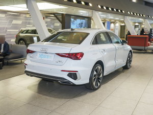 2023款改款 A3L Limousine 35 TFSI 时尚运动型 右后45度