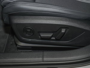 2023款改款 A3L Limousine 35 TFSI 时尚运动型 主驾驶座椅调节