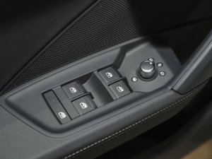 2023款改款 A3L Limousine 35 TFSI 时尚运动型 主驾车窗控制区	