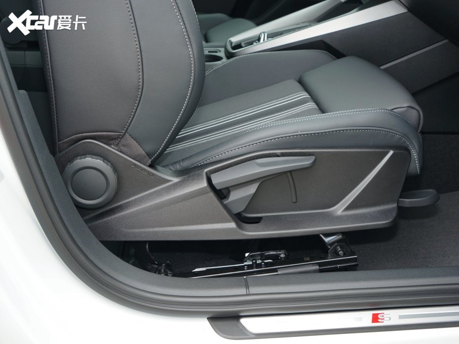 2023WA3 Ŀ Sportback 35 TFSI r\