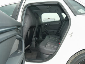 2023Sportback 35 TFSI r\ ſg