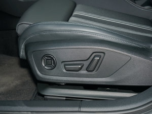 2023Sportback 35 TFSI r\ {{