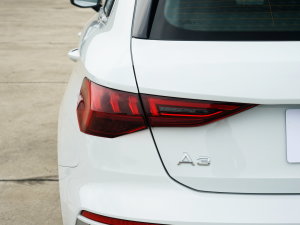 2023Ŀ Sportback 35 TFSI A\ ^